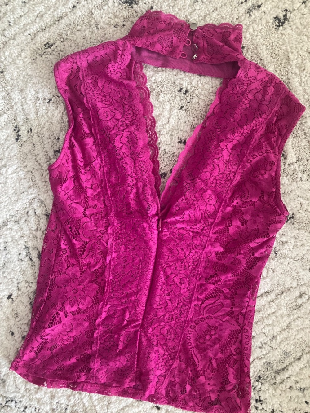 Bebe purple fuchsia mock neck floral lace sleeveless deep v neck top xs - Picture 3 of 3